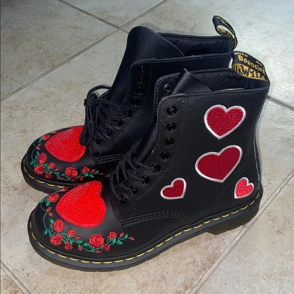 NWT Dr. Martens discontinued Pascal Hearts Sequin Combat Boot size 9 - Picture 7 of 10
